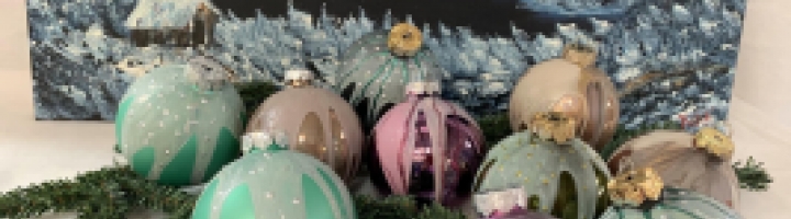 Hand beschilderd kerstballen uit eigen atelier